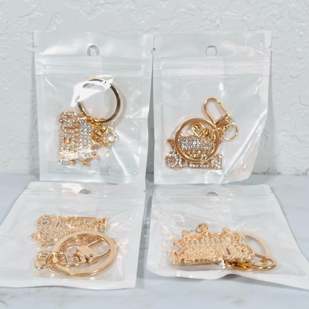 4 Queen Gold-Tone Keychain Bag Charms - Picture 1 of 5